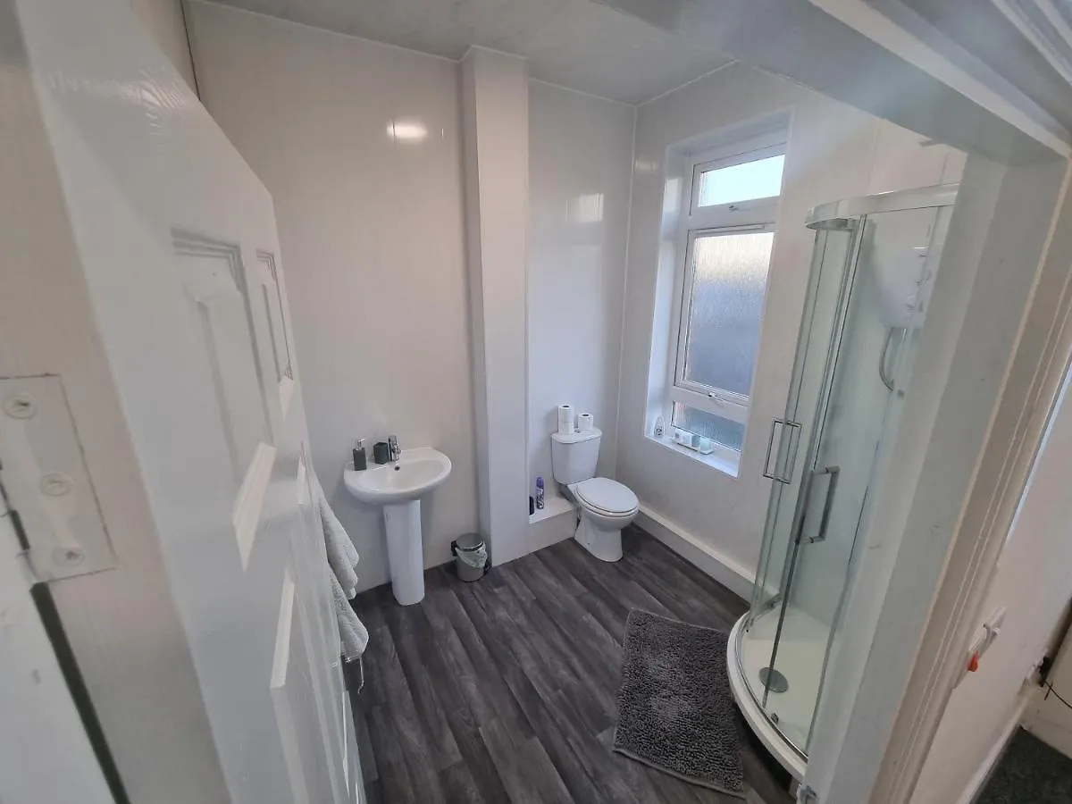 Immaculate 5-Bed House Up To 8 People In Wallsend Newcastle Upon Tyne